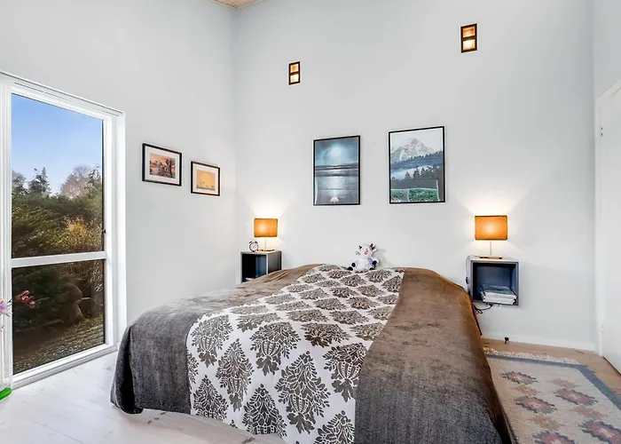 Zuhra - 250m From The Sea By Interhome