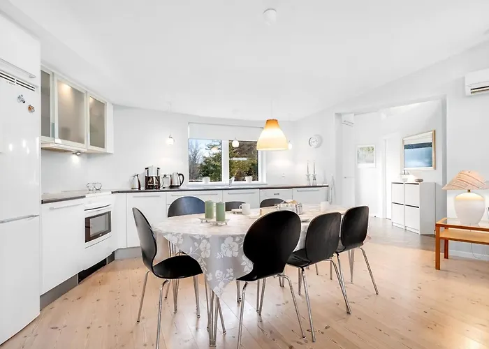 Zuhra - 250m From The Sea By Interhome Дом отдыха